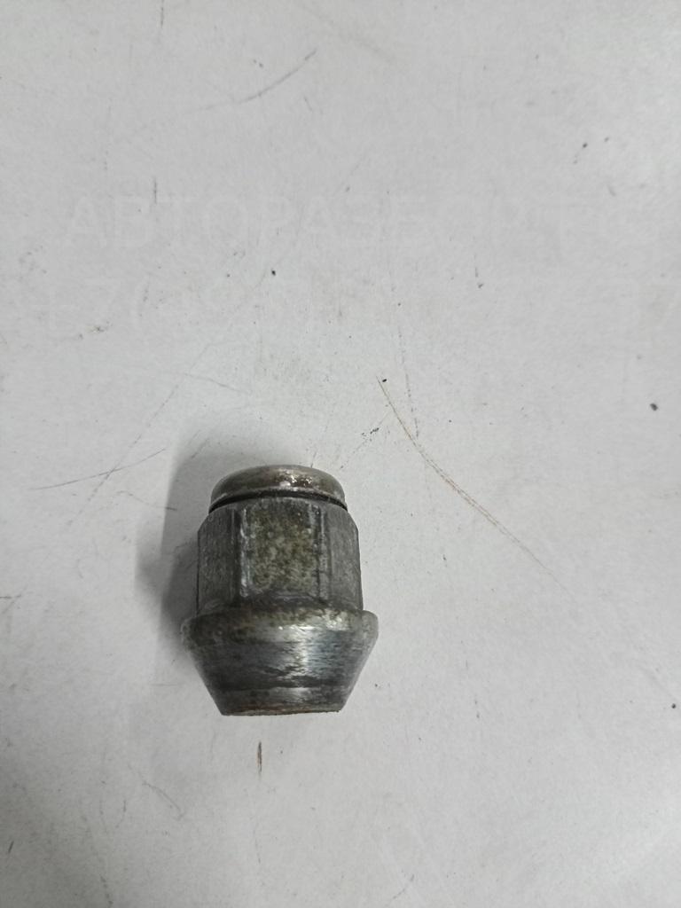 Болт колесный