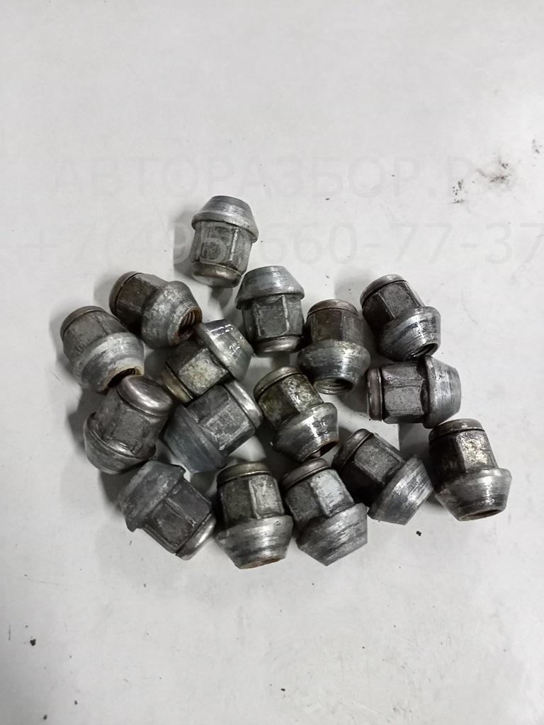 Болт колесный