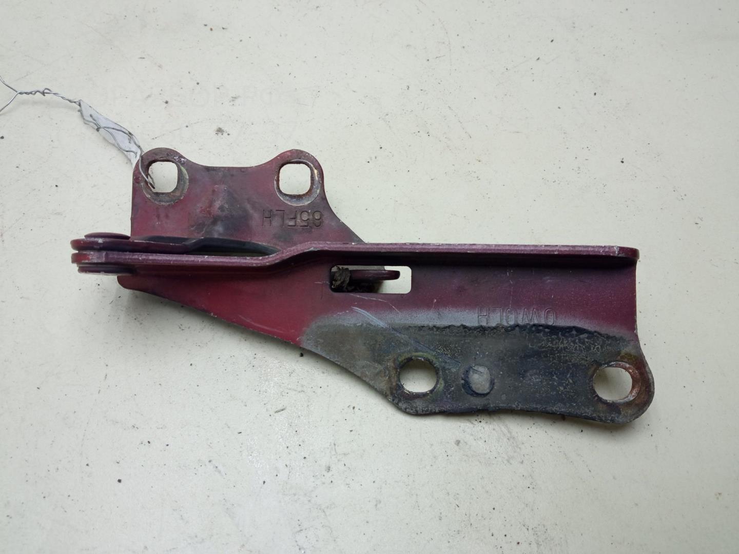 Петля капота левая