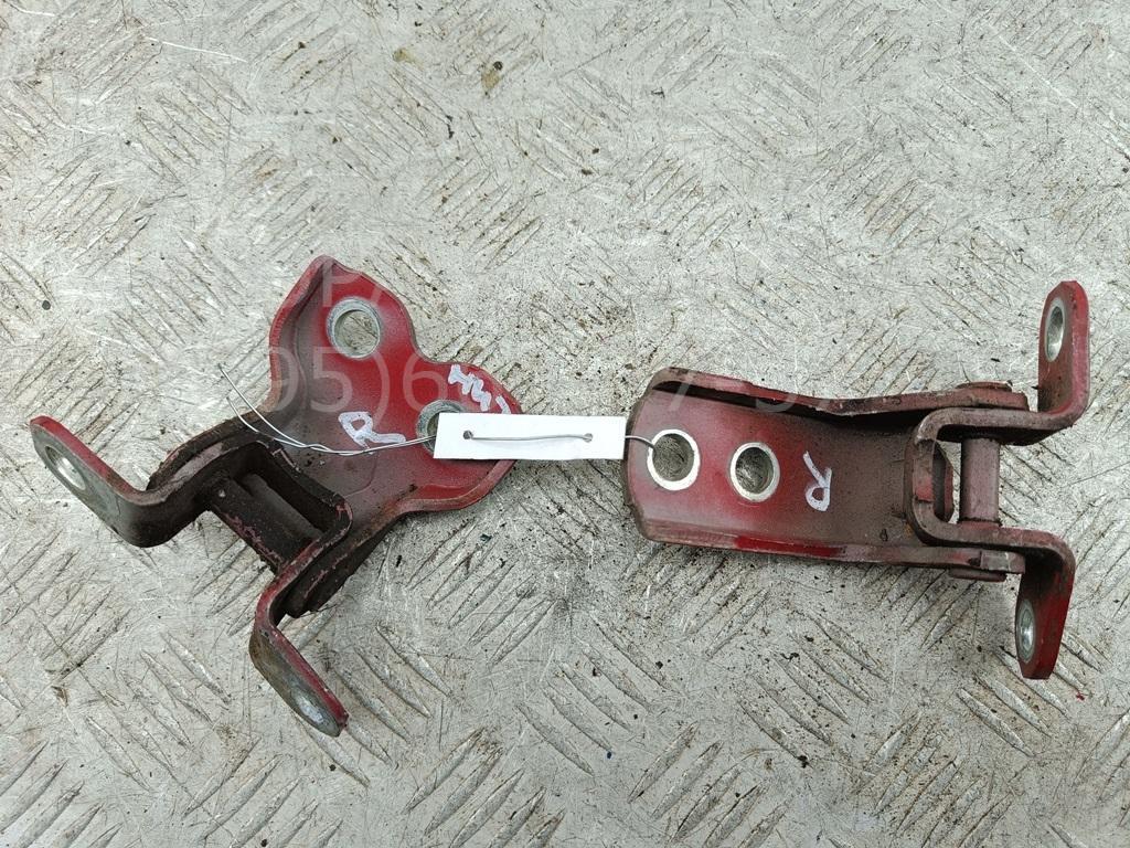 Петля двери