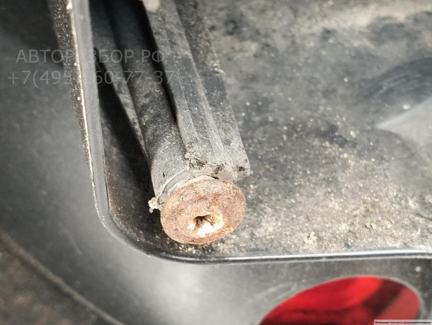 Фонарь задний левый