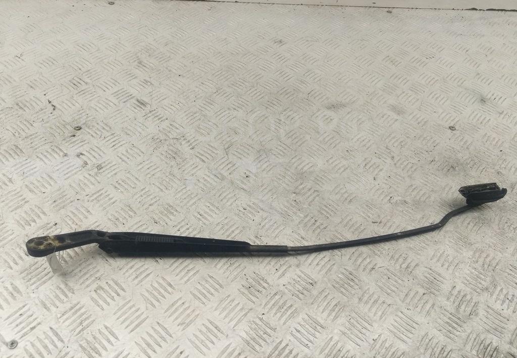 Поводок стеклоочистителя передний правый