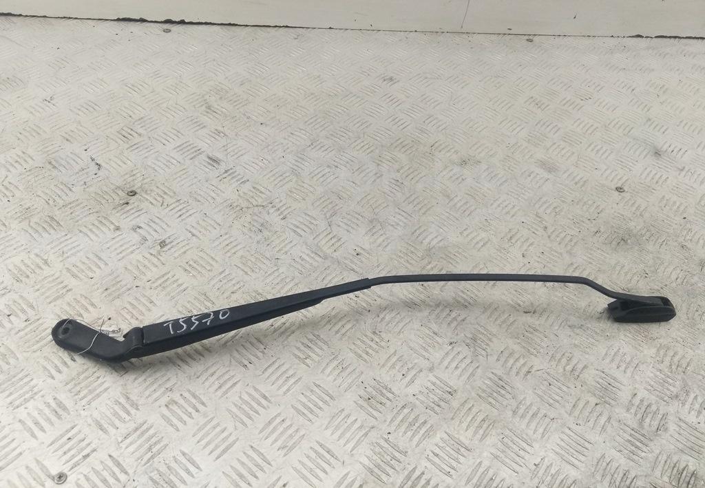 Поводок стеклоочистителя передний правый