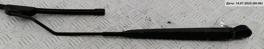 Поводок стеклоочистителя передний левый