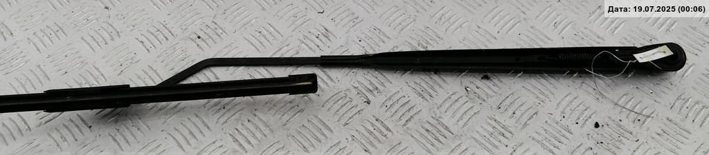 Поводок стеклоочистителя передний левый