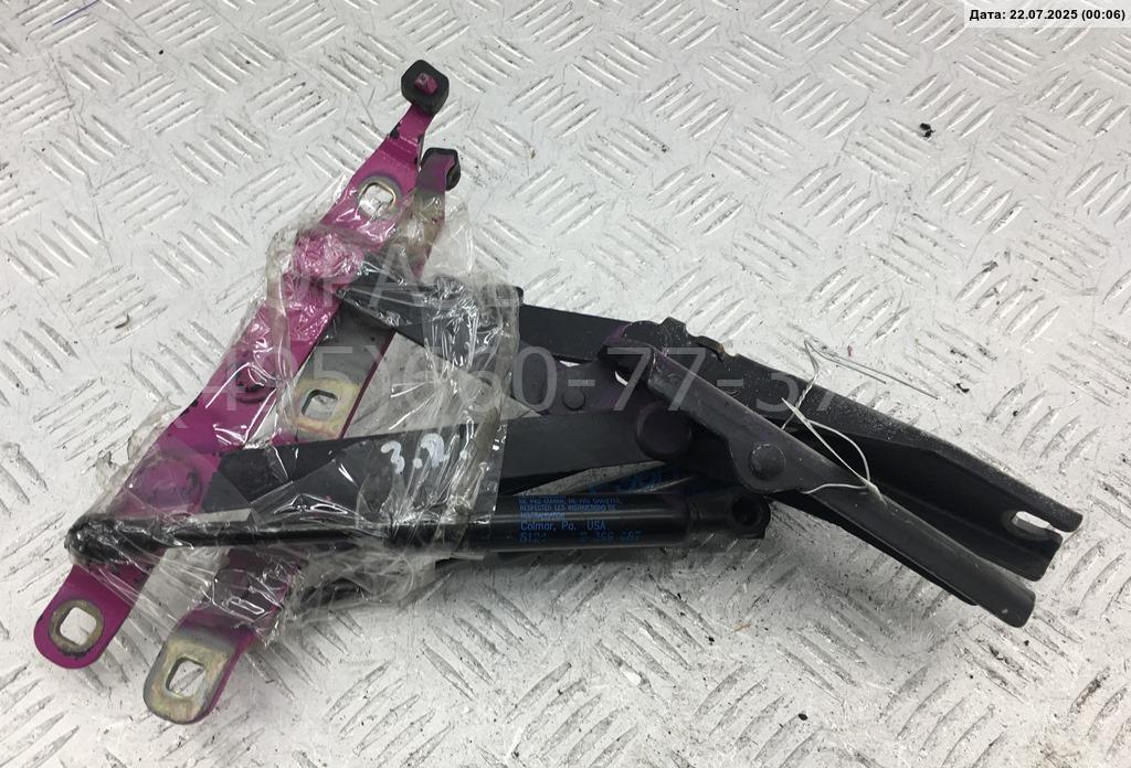 Петля крышки багажника