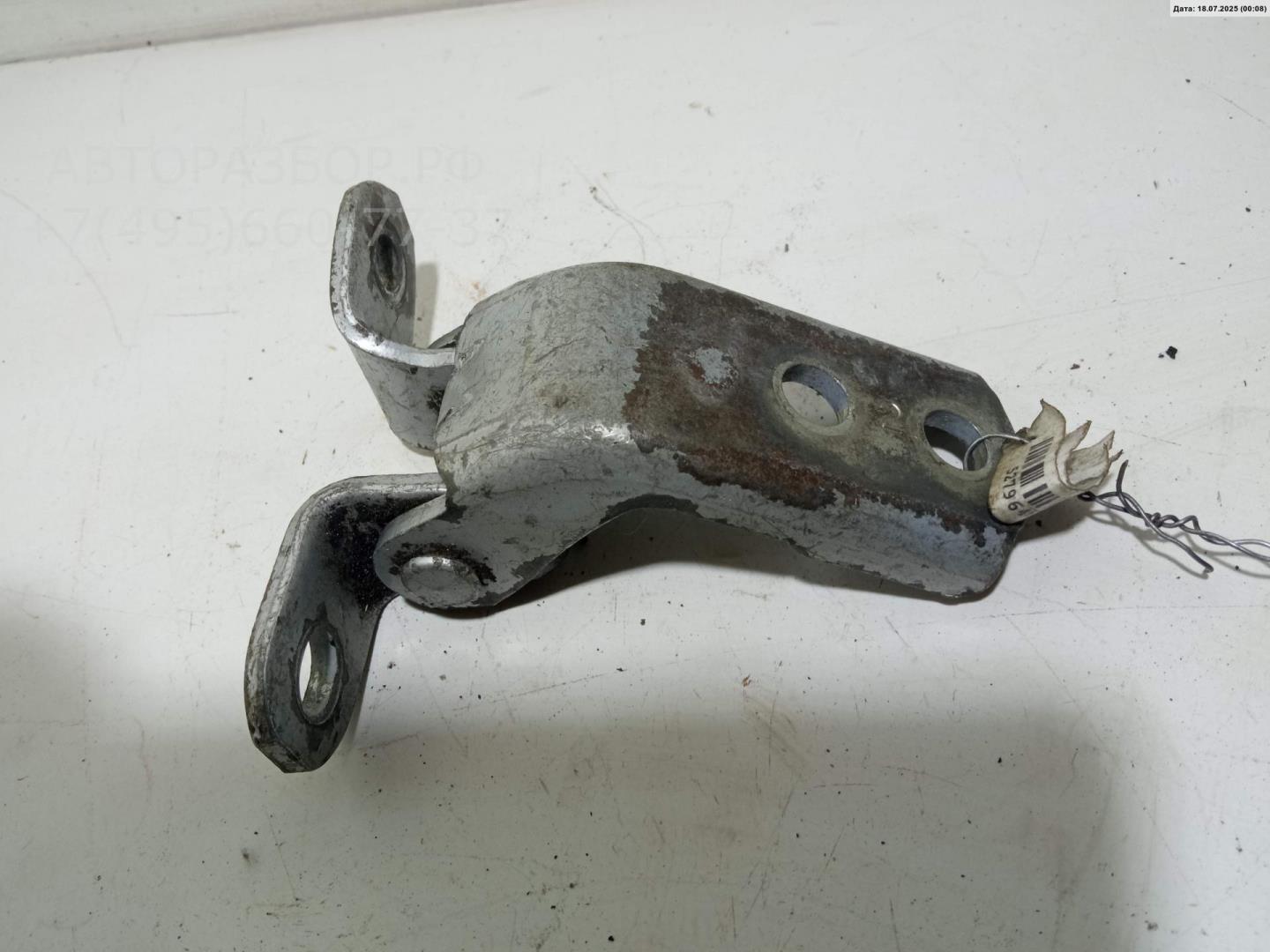 Петля двери