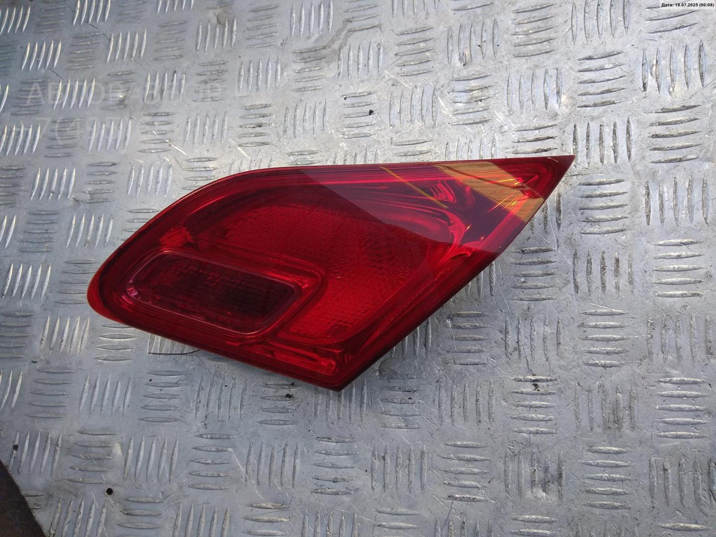 Фонарь задний внутренний правый