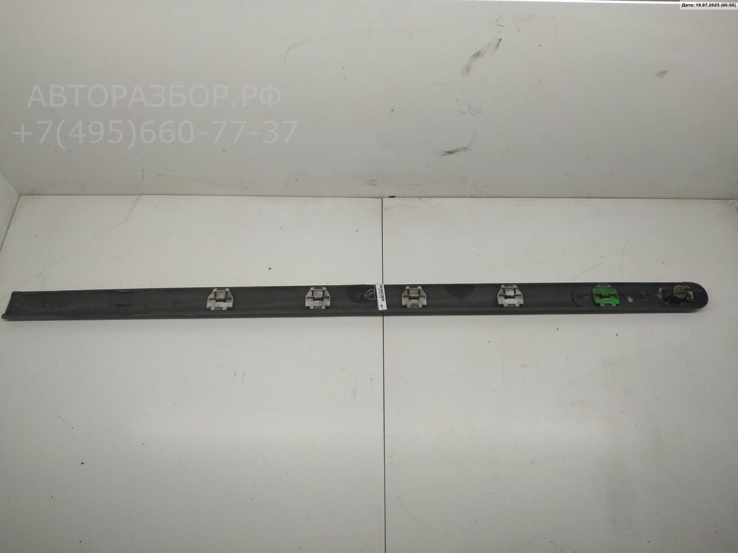 Накладка двери передней правой