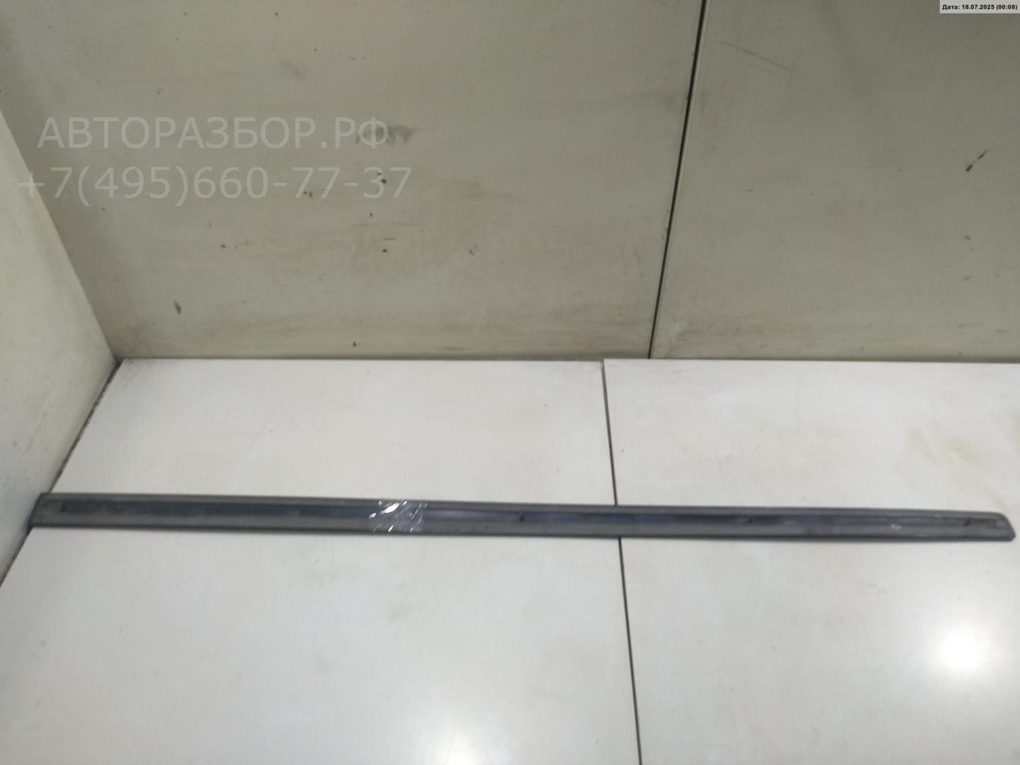 Молдинг двери передней левой