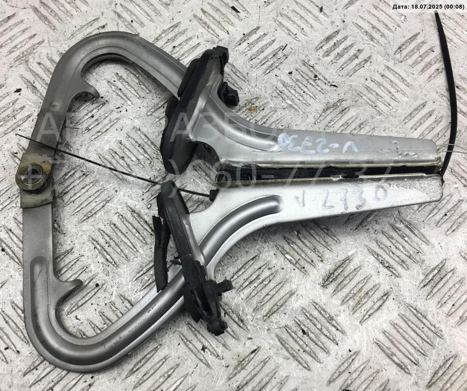 Петля капота левая