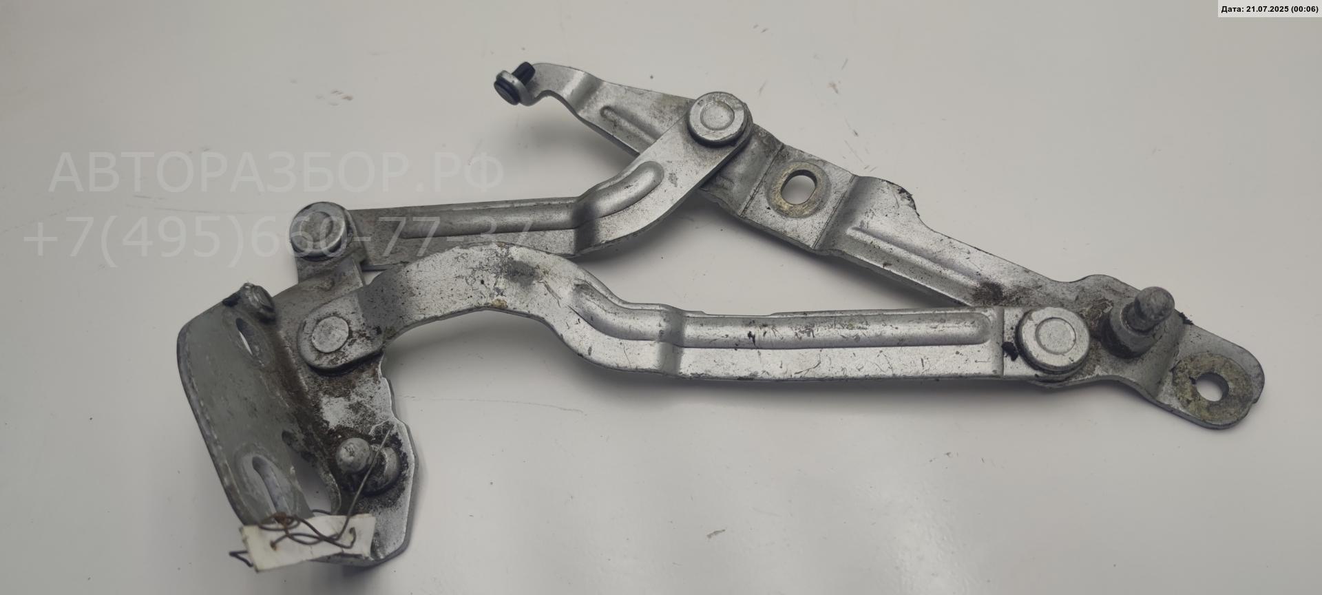 Петля крышки багажника