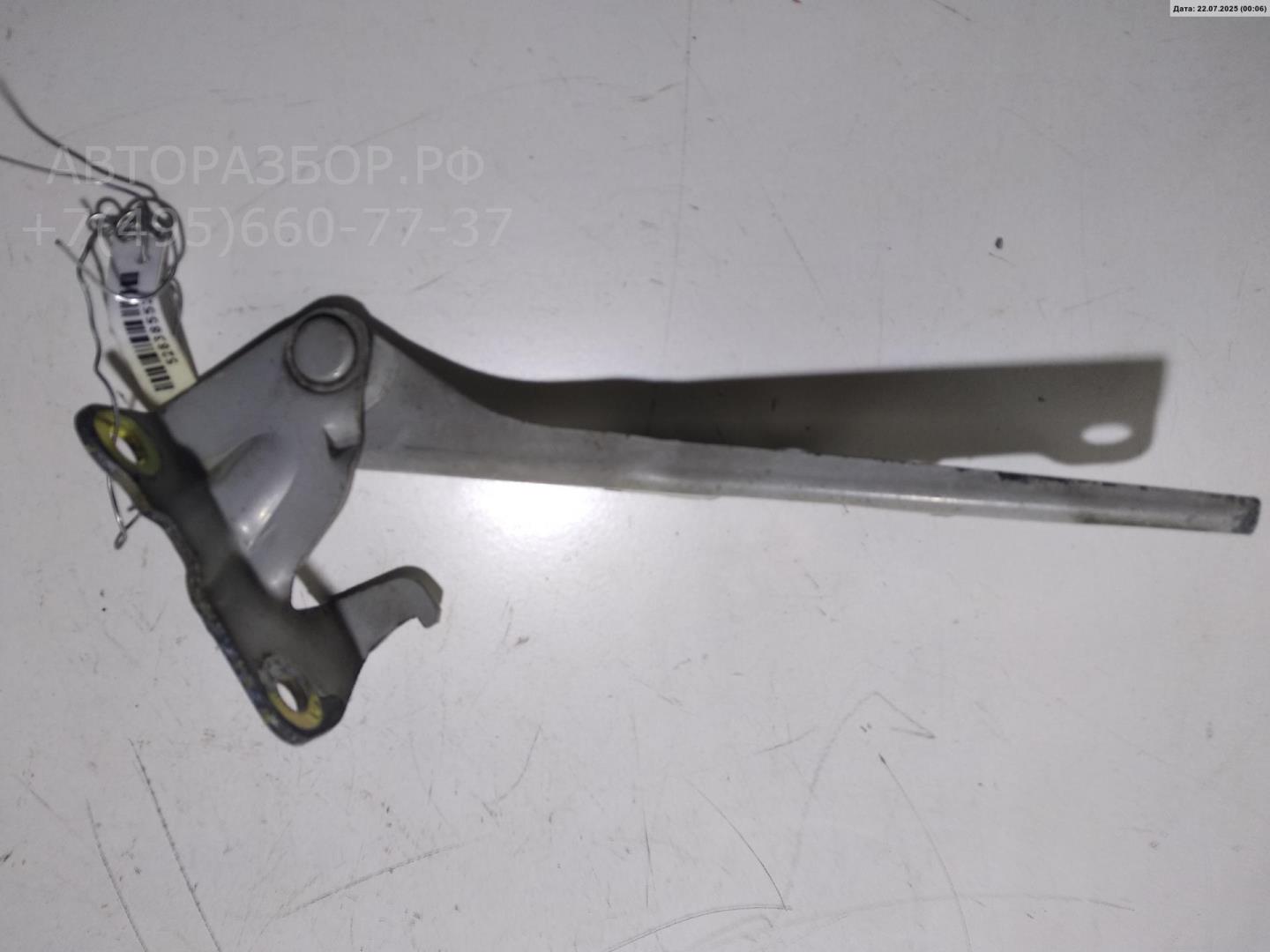 Петля капота правая