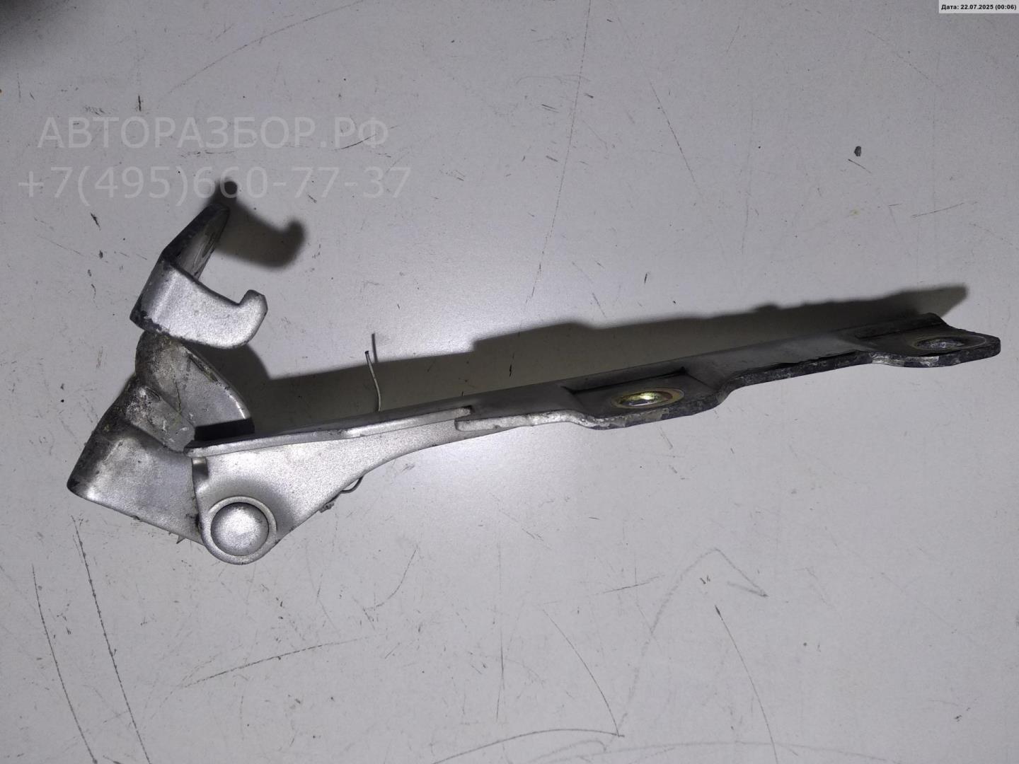 Петля капота правая