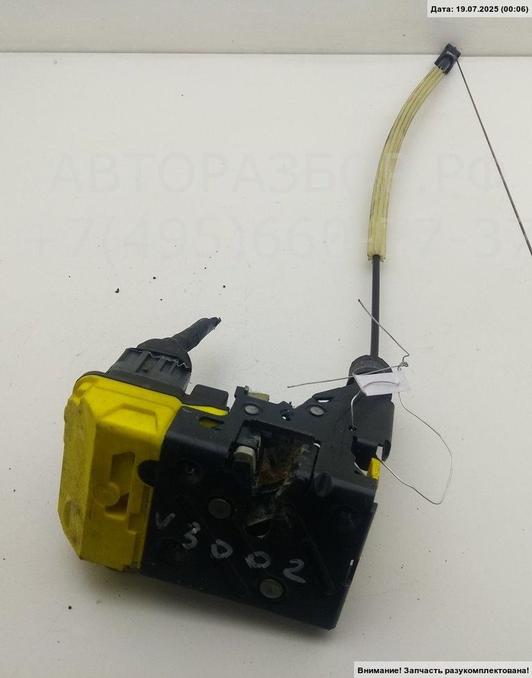 Замок двери передней левой