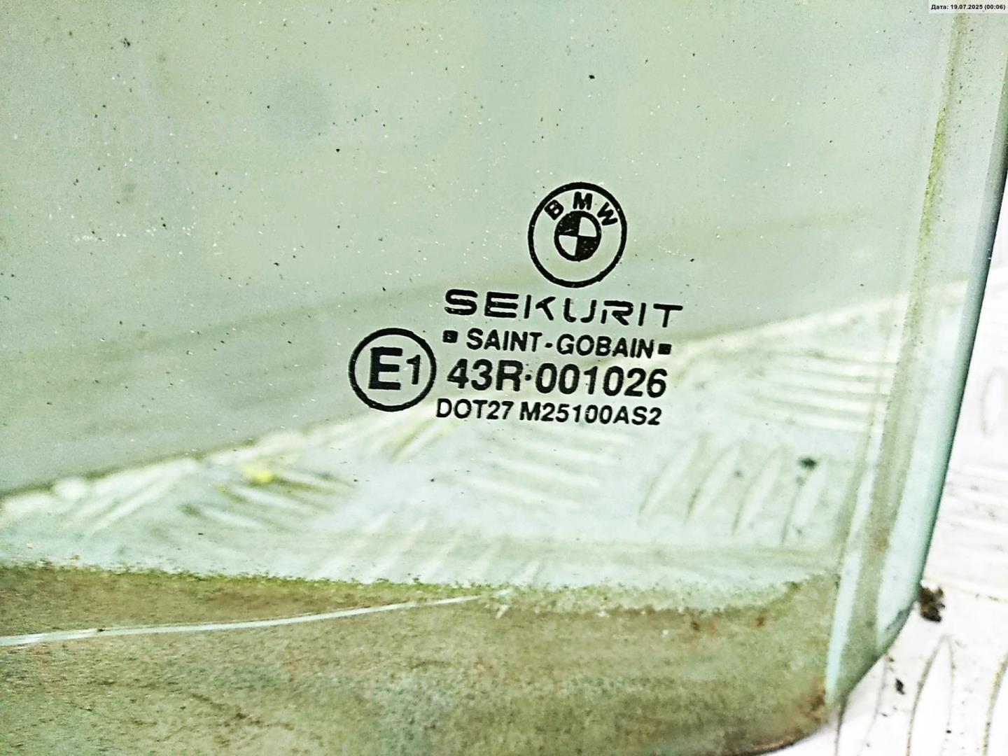 Стекло двери задней правой