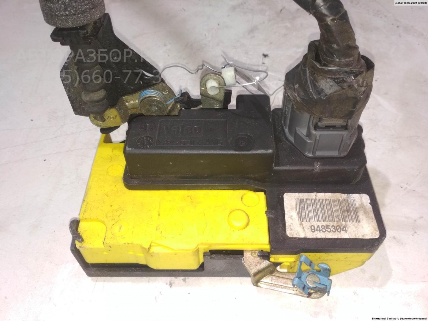 Замок двери передней левой