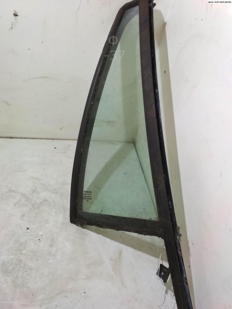Стекло двери задней правой (форточка)