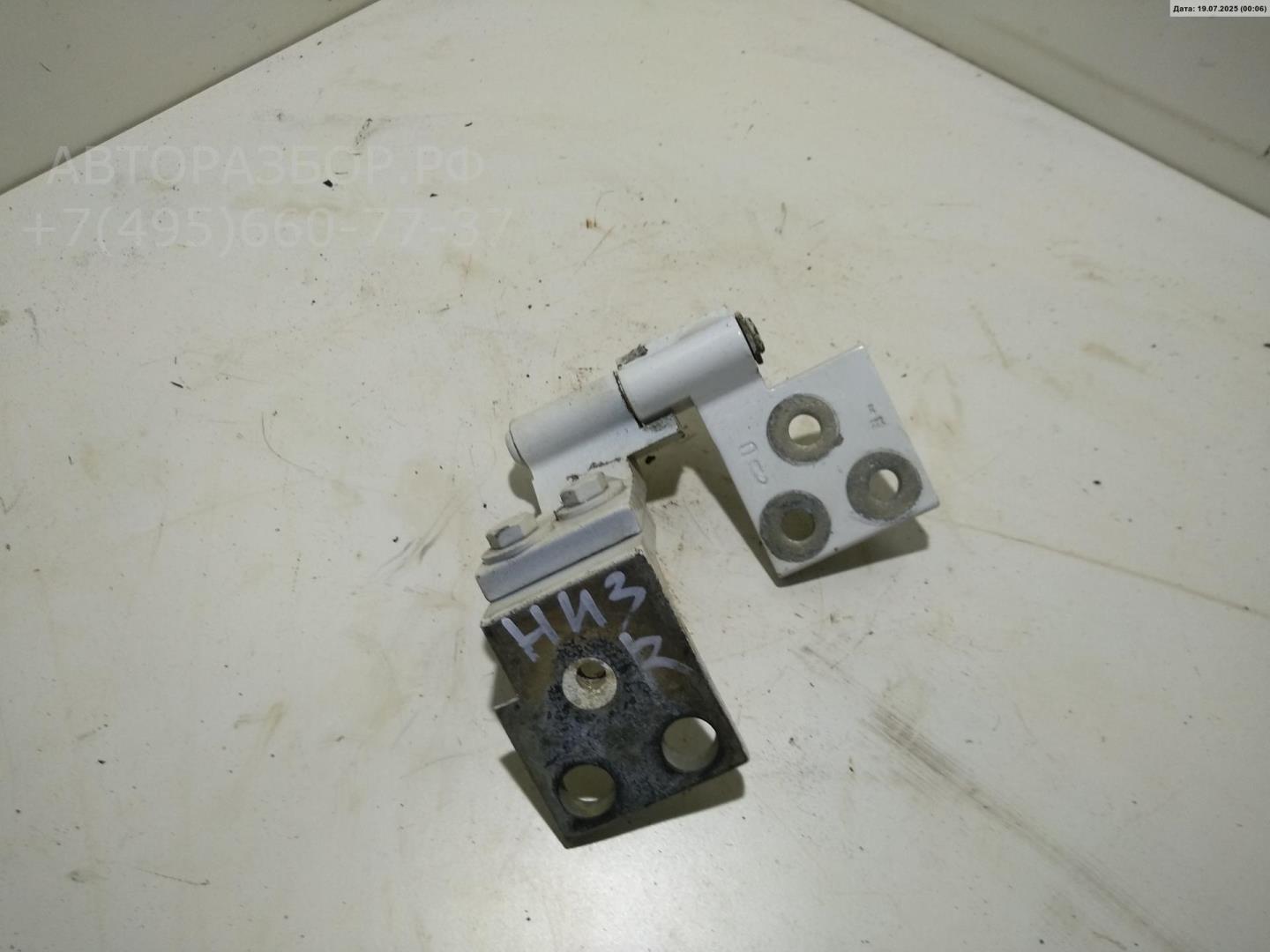 Петля крышки багажника