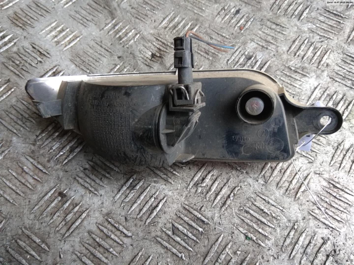 Фонарь задний в бампер правый