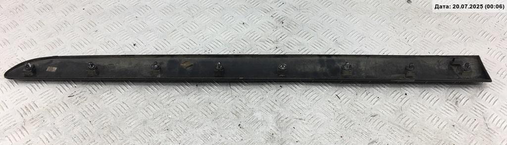 Молдинг двери передней левой