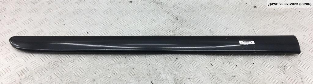 Молдинг двери передней левой