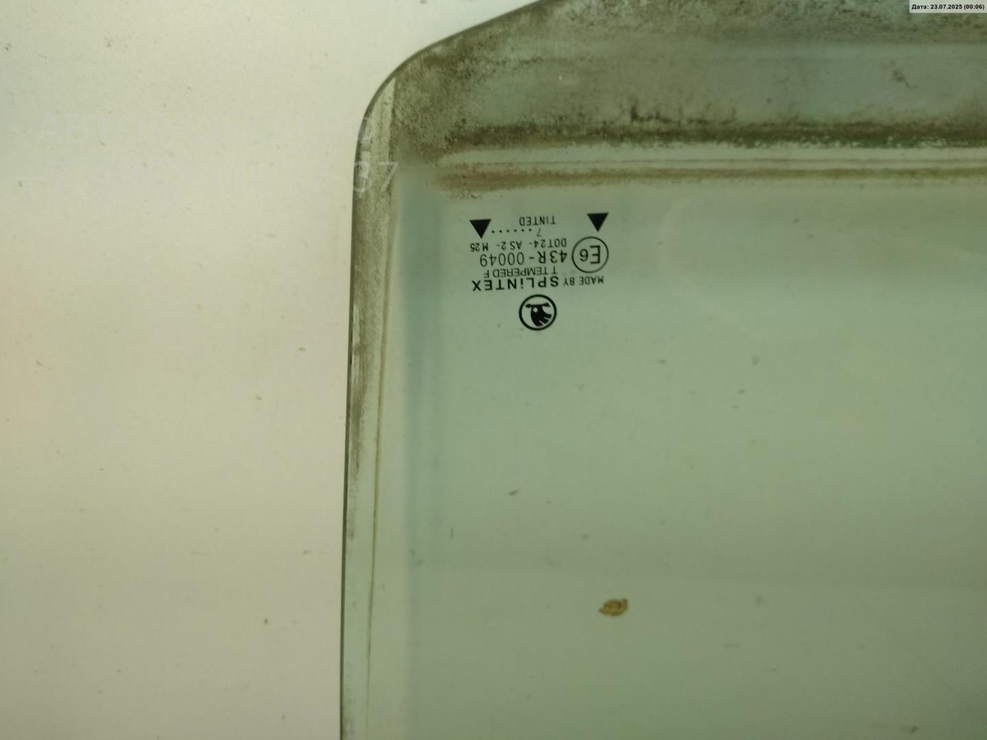 Стекло двери задней левой