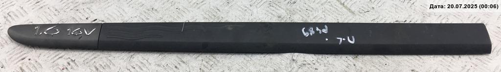 Молдинг двери передней левой