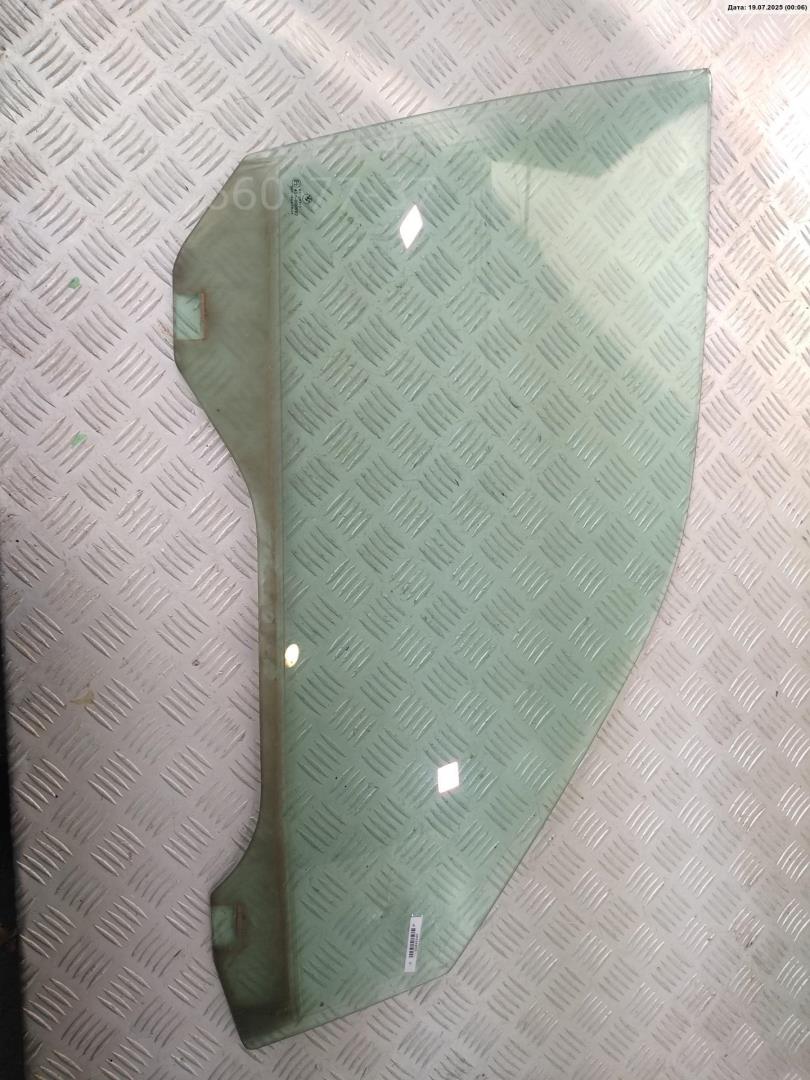Стекло двери передней правой