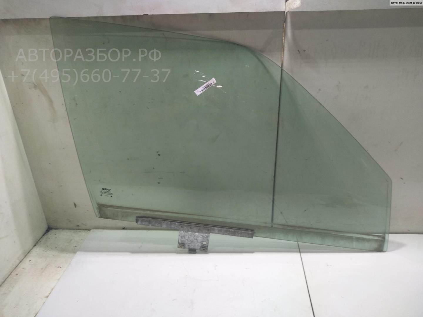 Стекло двери передней правой