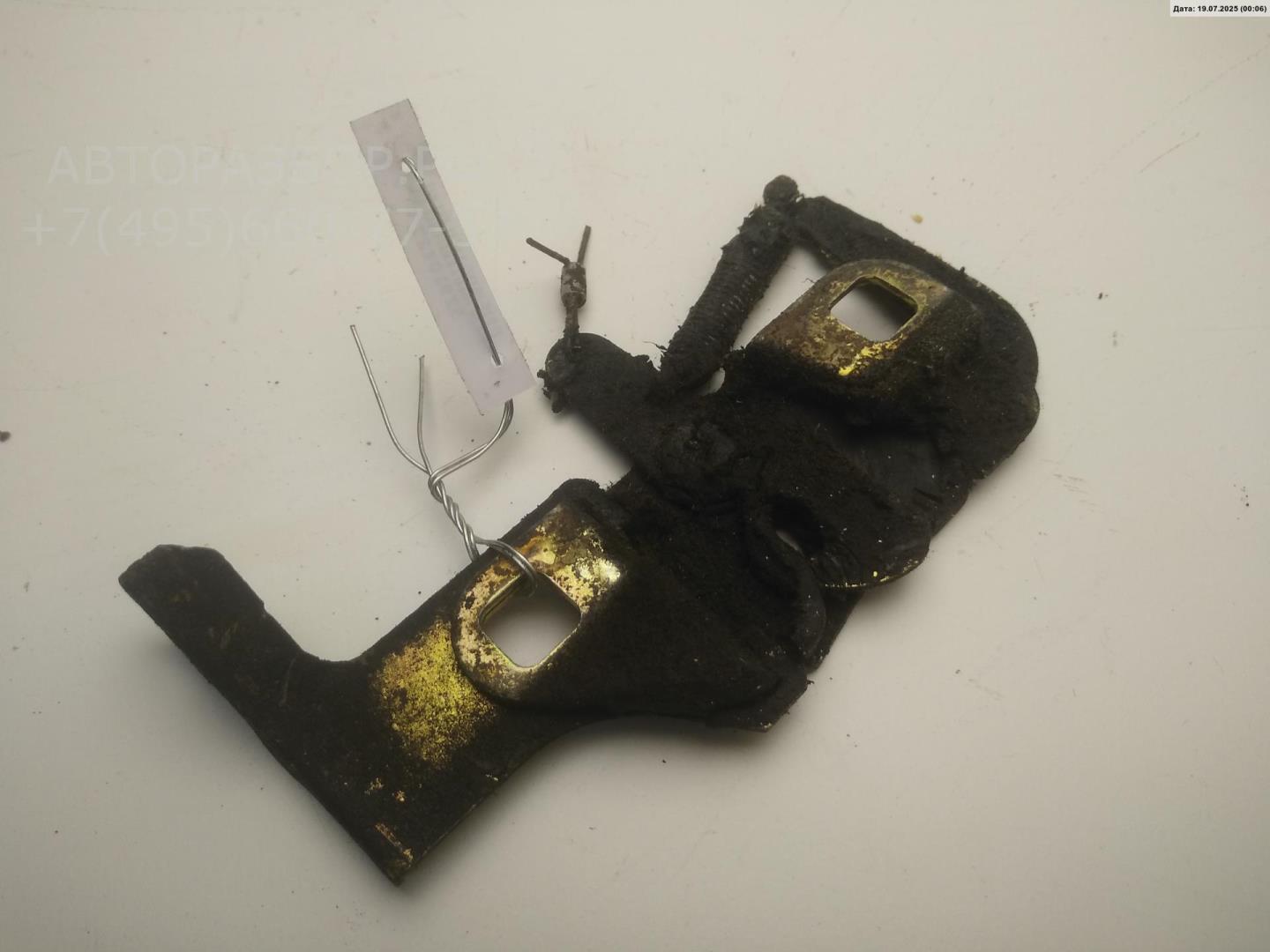 Замок капота