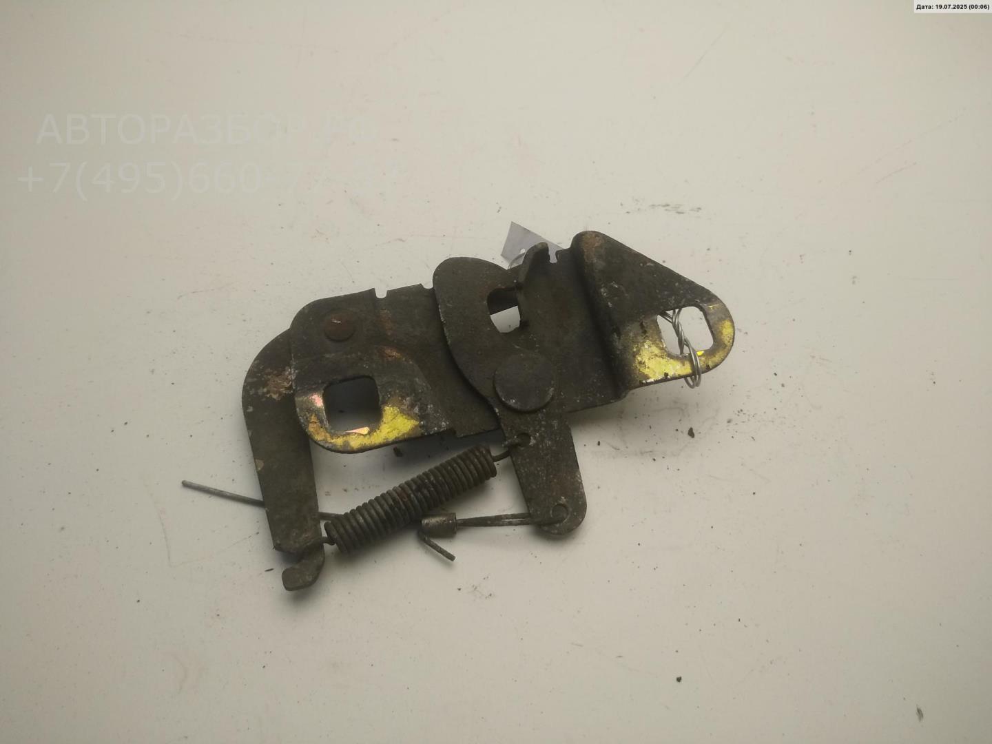 Замок капота