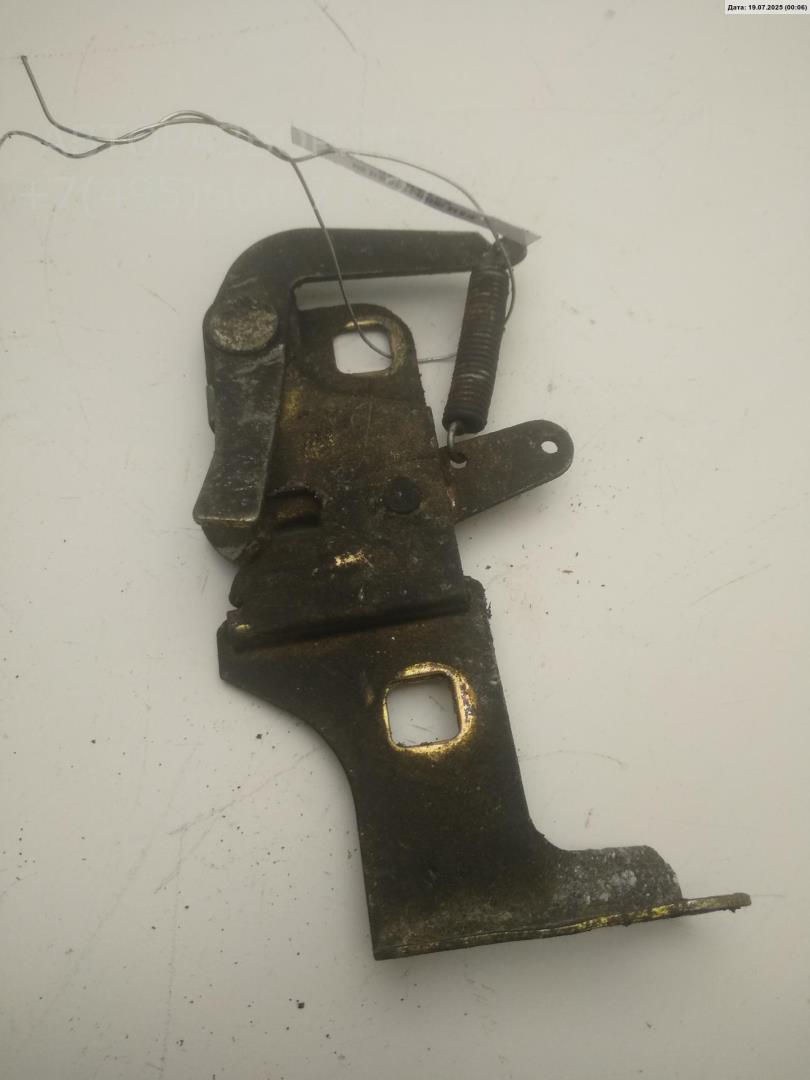 Замок капота