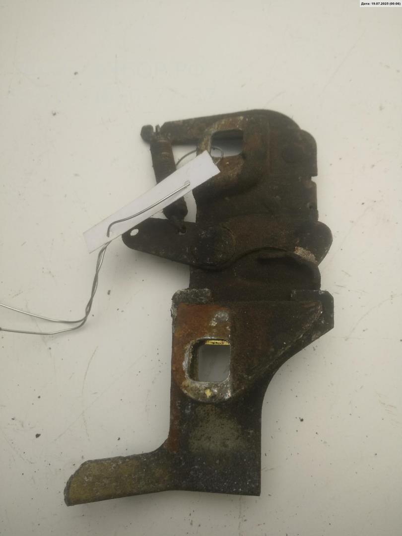 Замок капота