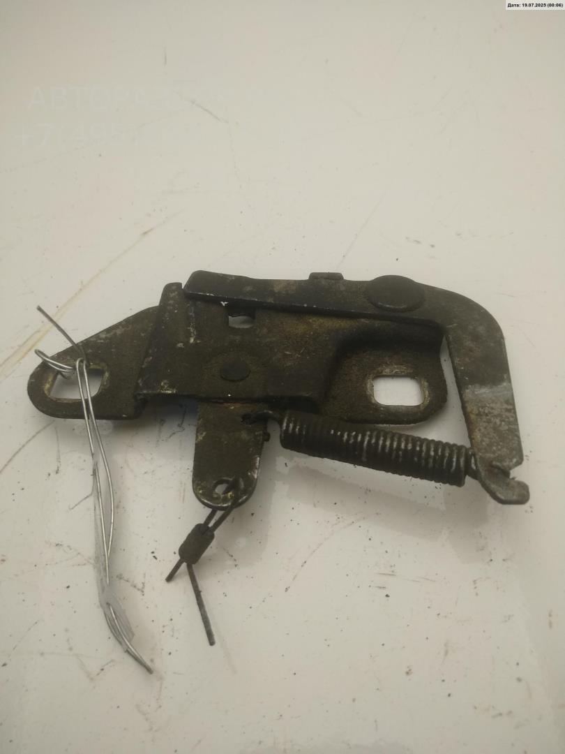 Замок капота