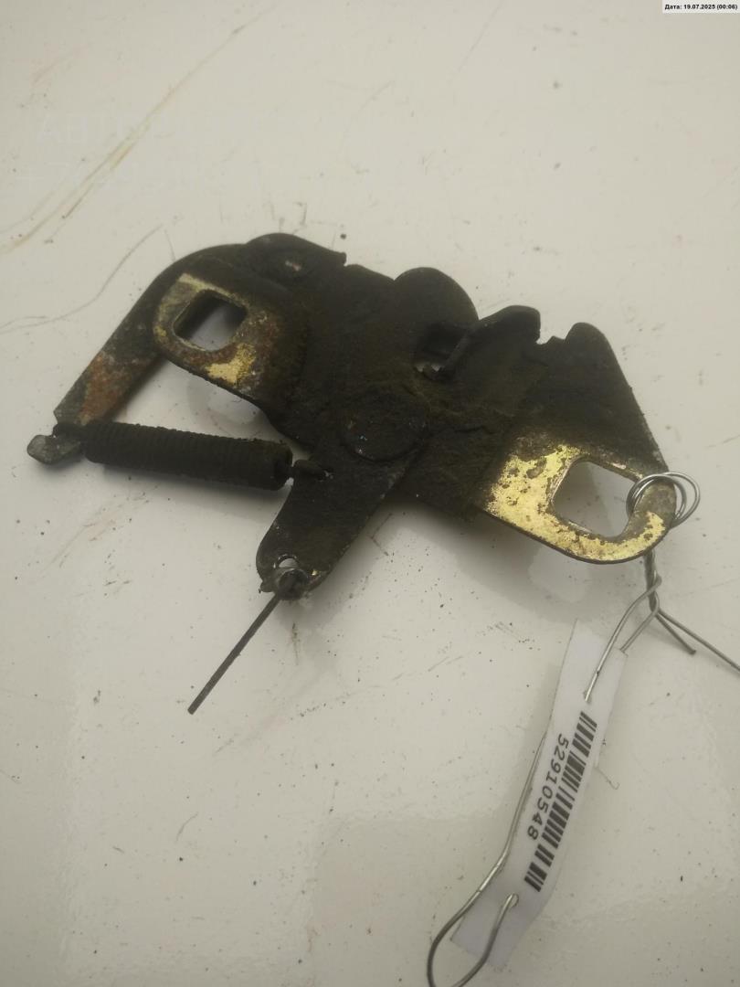 Замок капота