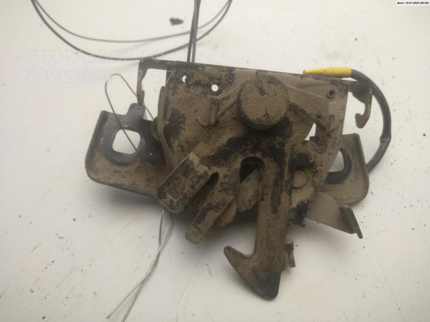 Замок капота