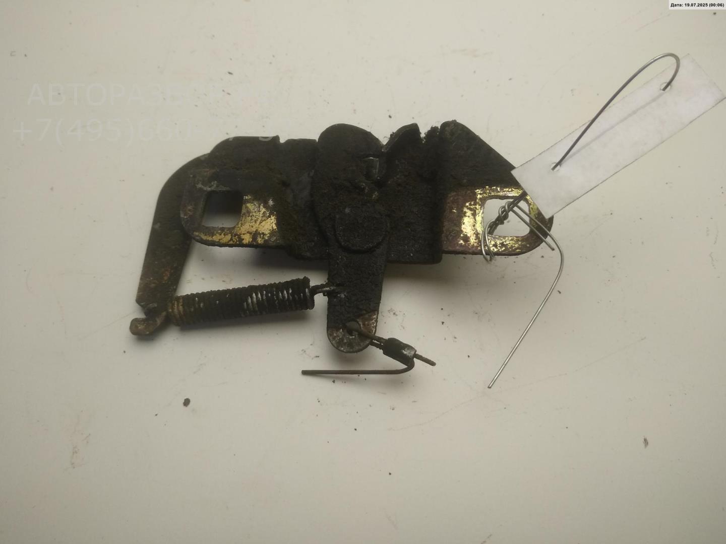 Замок капота