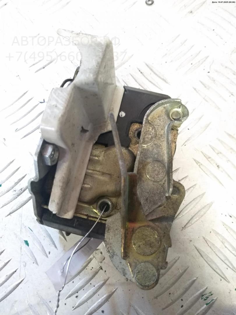 Замок двери задней левой