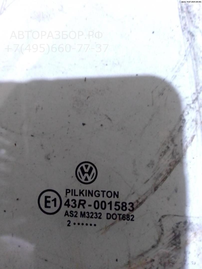 Стекло двери задней левой (форточка)