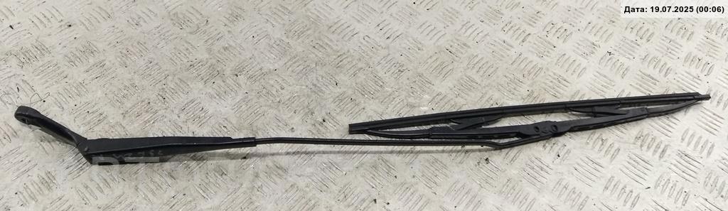 Поводок стеклоочистителя передний правый