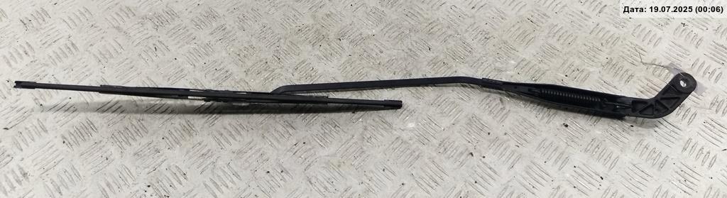 Поводок стеклоочистителя передний правый