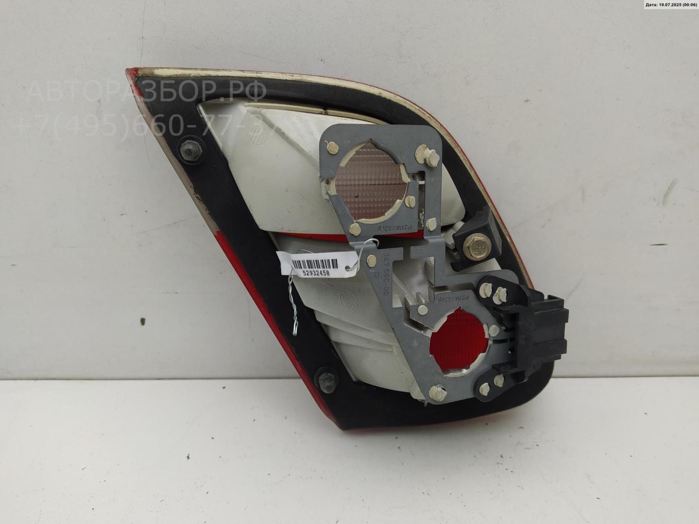 Фонарь задний внутренний правый