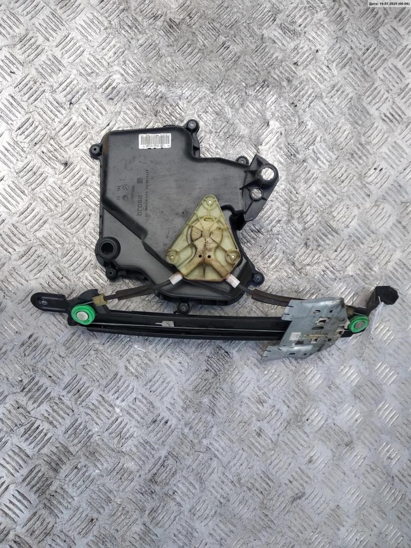 Стеклоподъемник электр. задний правый