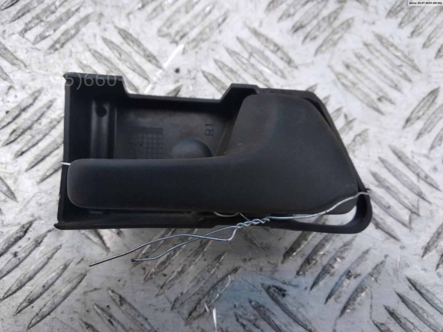 Ручка двери передней внутренняя правая