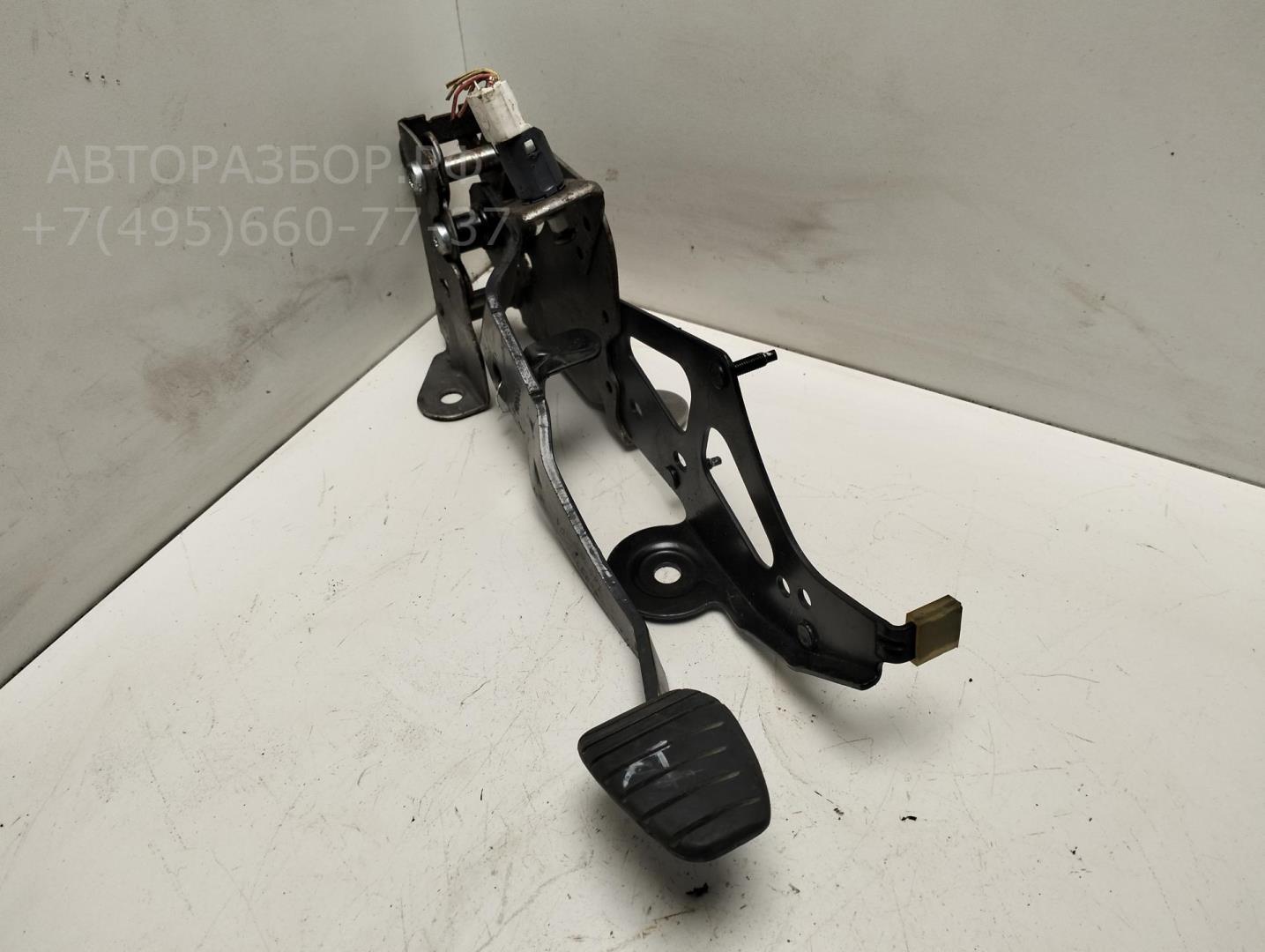 Педаль тормоза