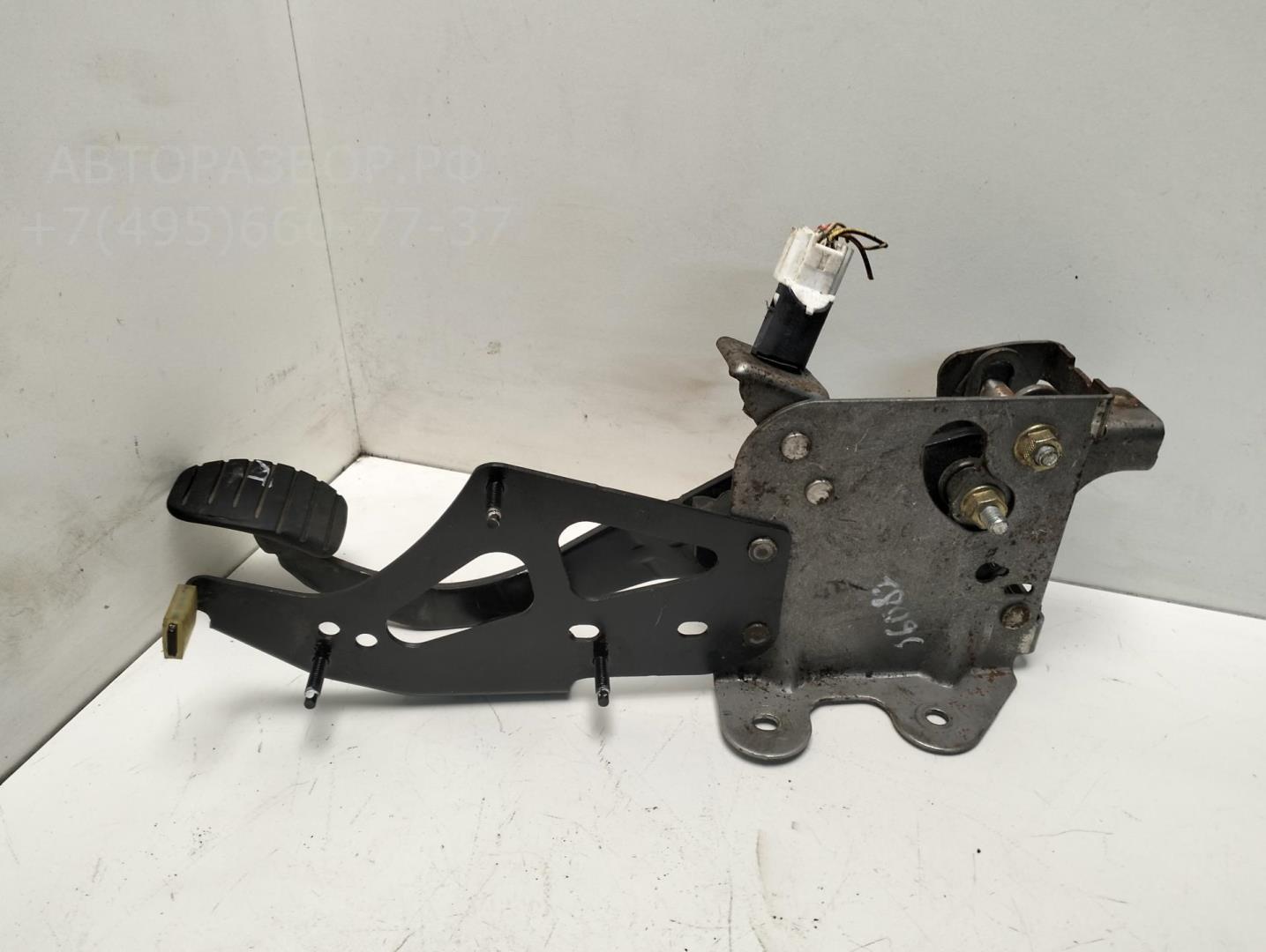 Педаль тормоза