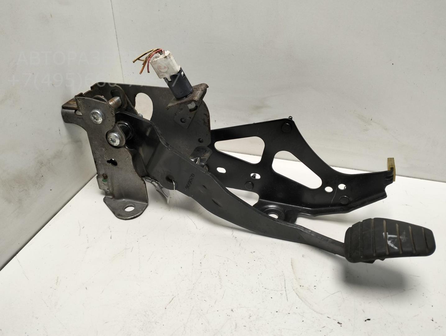 Педаль тормоза