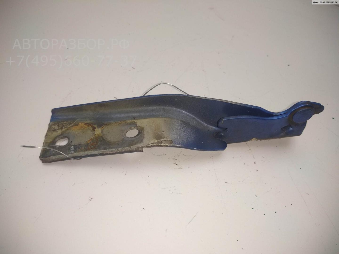 Петля капота правая