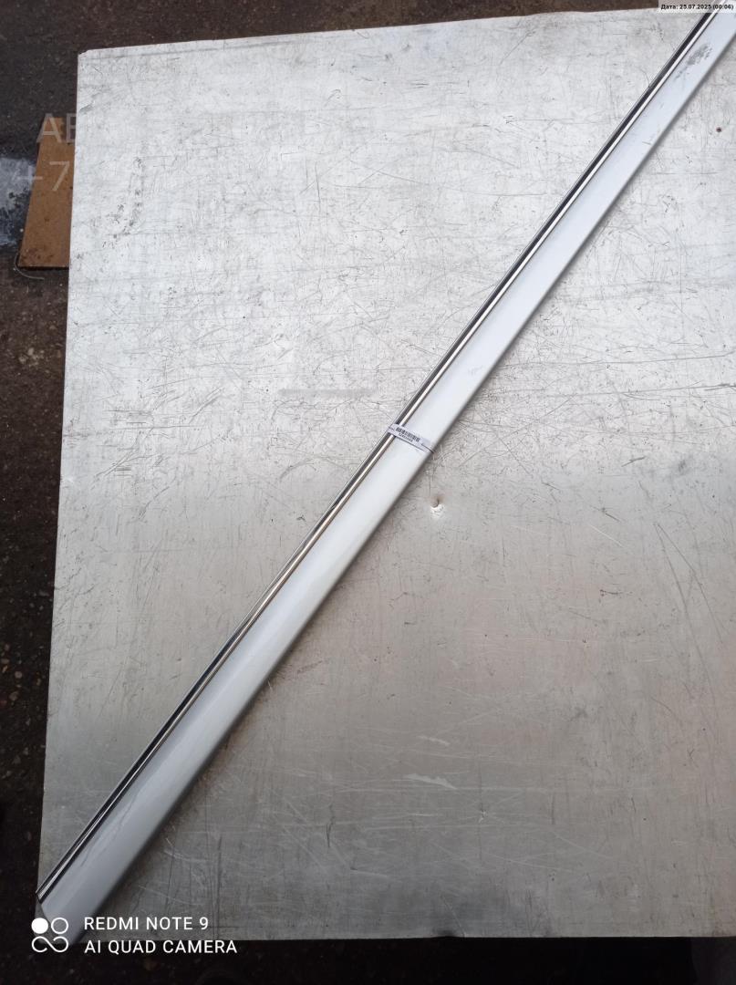 Накладка двери передней правой